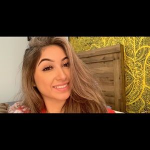 Meet your Posher, Daniela